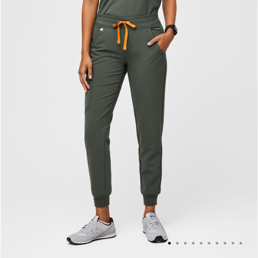 Figs Zamora moss green scrub pants-small